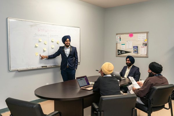 Comment une plateforme de freelance peut-elle utiliser les témoignages de clients pour attirer de nouveaux utilisateurs ?